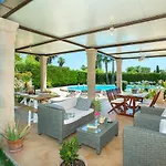 Owl Coloma - Luxury Retreat With Huge Pool Villa *